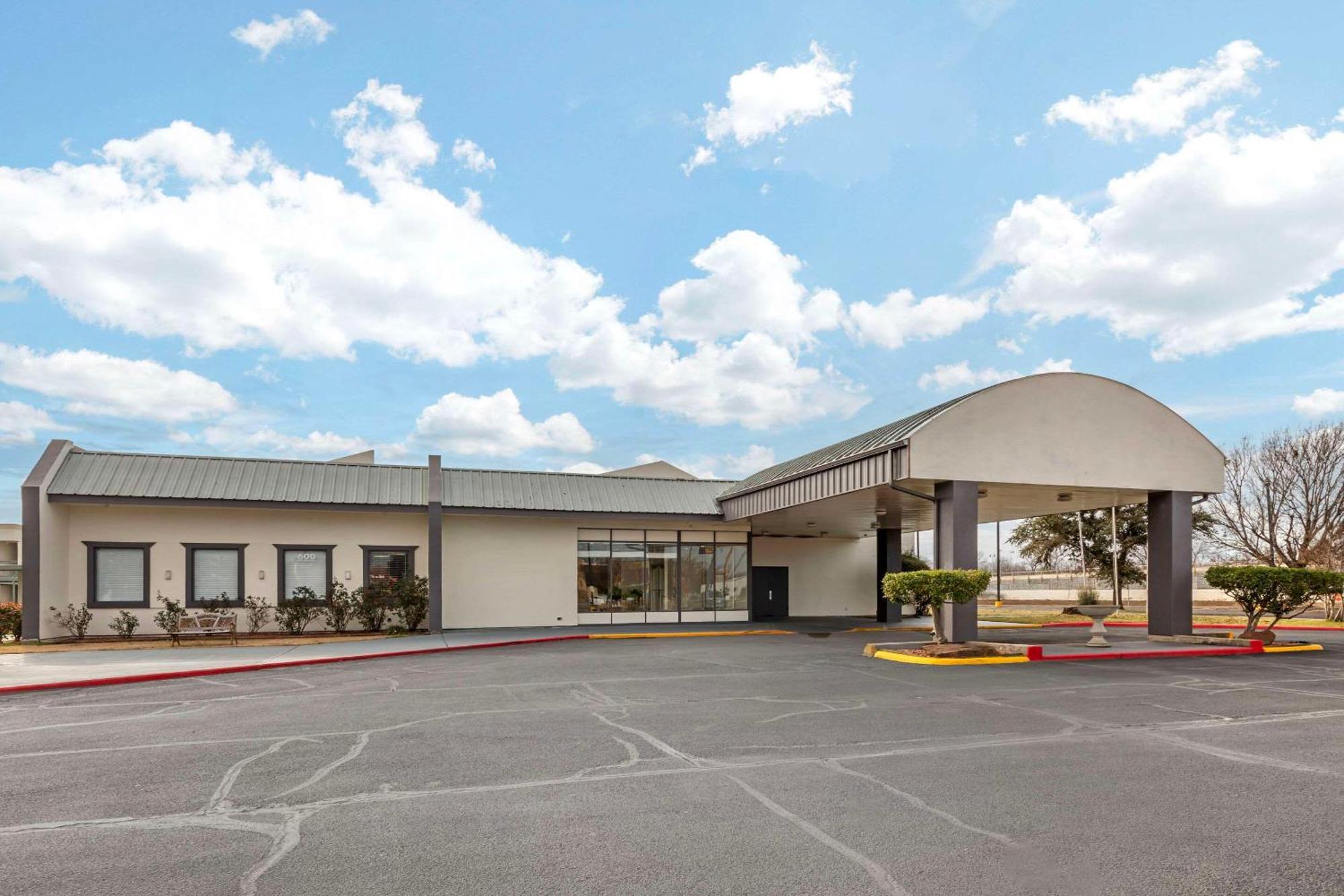 Quality Inn Gainesville Exterior photo
